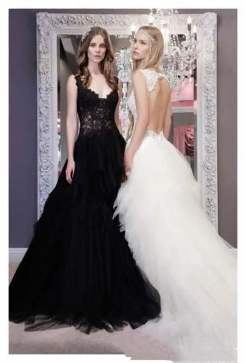 

Sexy Backless Wedding Dress 2025 Vintage V-neck Tiered Tulle A-Line Sleeveless White Black Gothic Long Bridal Gowns Customized