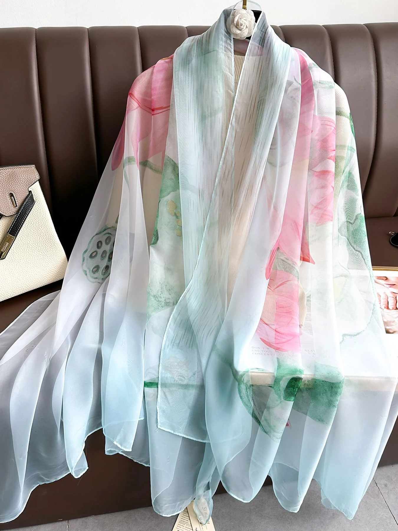 Neue Mode Frühling/Sommer Damen Blumendruck Großer Schal Strand-Seidenschal Weibliche Lange Wickeltücher Strand-Sonnenschutz Hijab – Detail 7