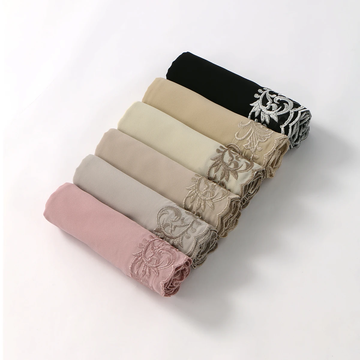 Sciarpa Hijab in chiffon con ricamo floreale per le donne Foulard Hijab musulmano Avvolge morbido Fascia per capelli Scialli per protezione solare estiva Scialli da spiaggia