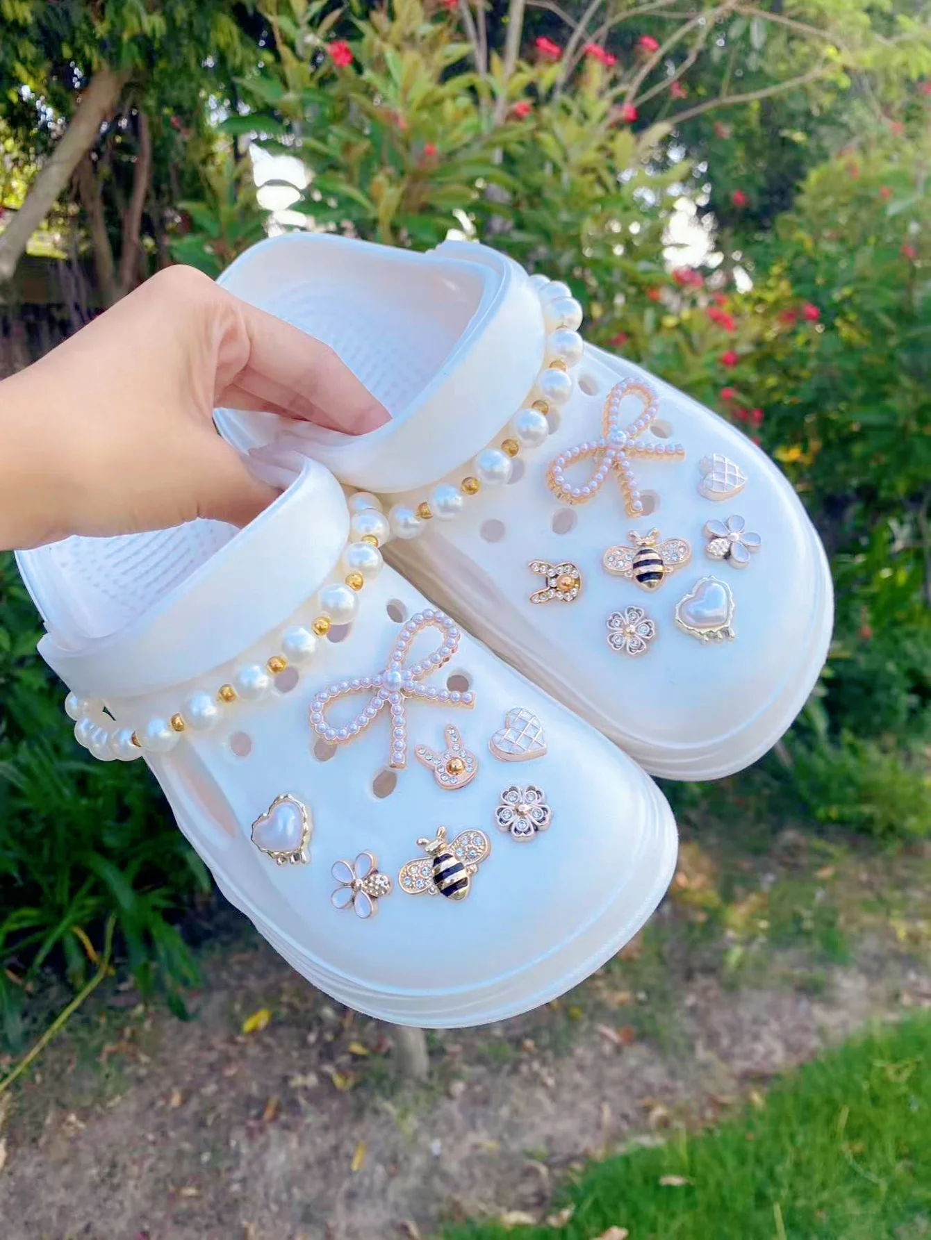 16 Stück goldene Mode (ABS-Perlenketten, Schleifen, Bienen, Hasenköpfe), Schuhschnallen aus ABS-Harz, DIY-Dekorationen, geeignet für w