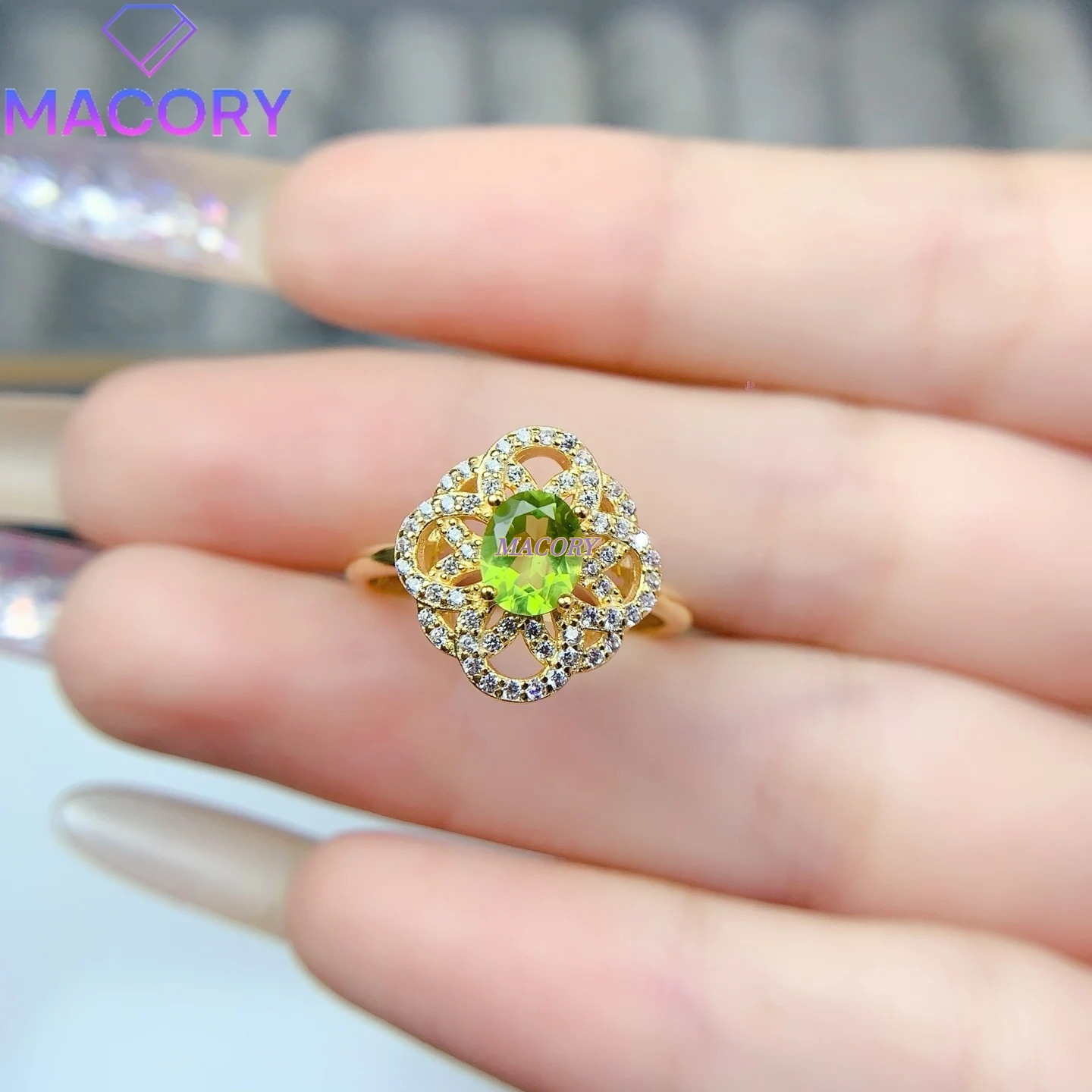 

New natural peridot ring for women 925 sterling silver suitable for Valentine's Day Christmas and various other holidays.