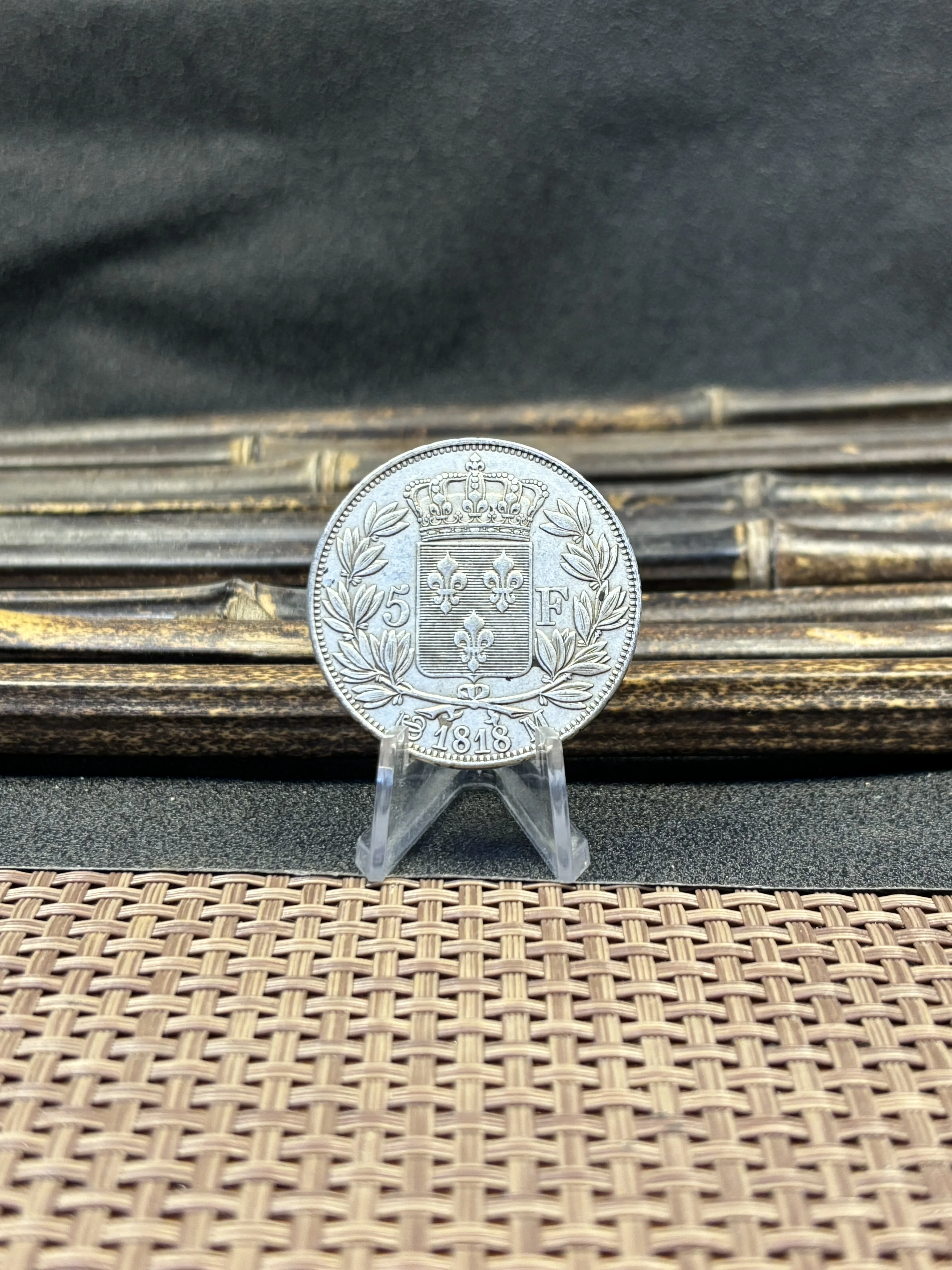1819 1820 T 1821 BB 1821 H 1821 I 1822 A 1823 L 1823 M 1824 W فرنسا 5 فرانكس لويس الثامن عشر مطلي بالفضة نسخة عملة تذكارية