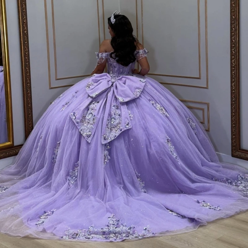 فساتين Quinceanera لامعة من الخزامى قبالة الكتف مزينة بالدانتيل مطرز بفيونكة كريستال تول حفلة عيد ميلاد حلوة 16 فستان فيستدو