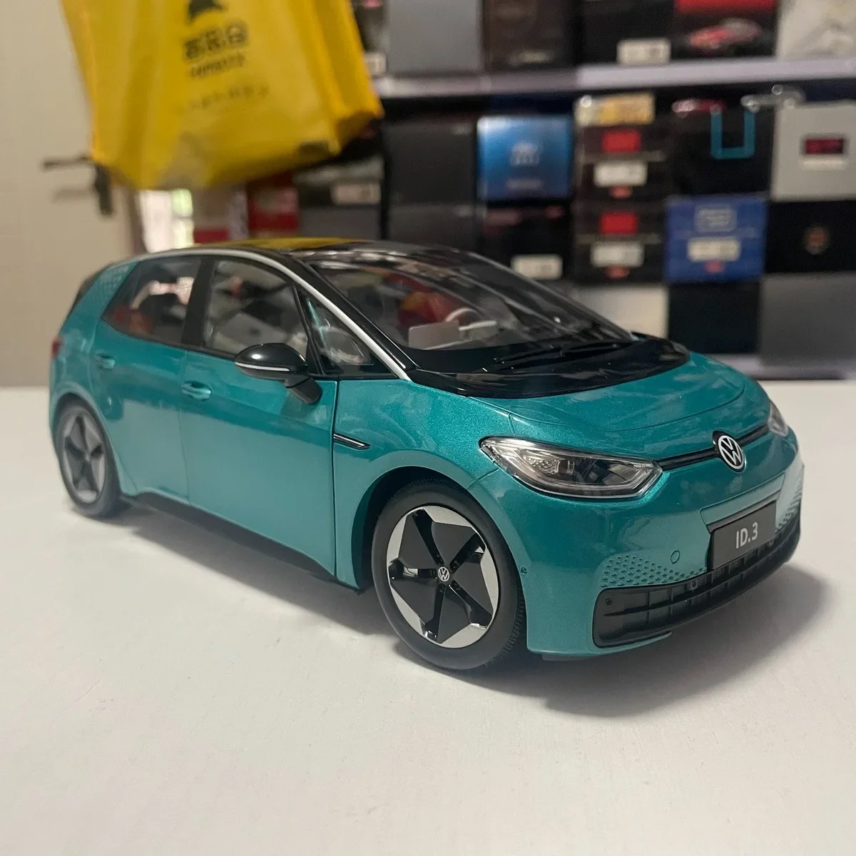 1:18 Scale ID.3 Pure Electric New Energy Alloy Car Model Collection Ornaments