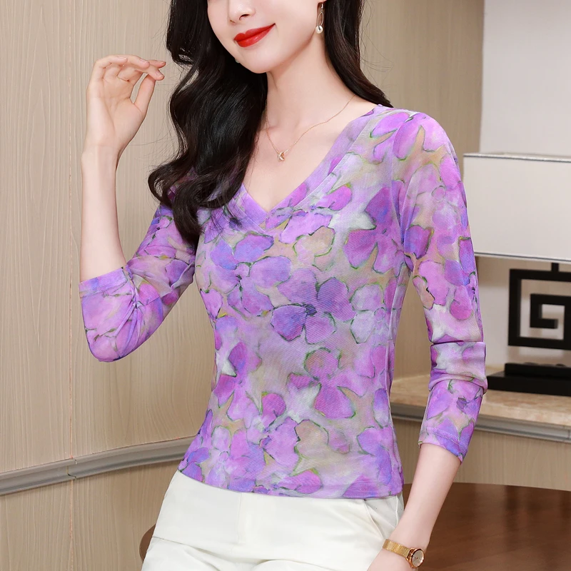 بلوزة شبكية عصرية برقبة على شكل حرف V لعام 2025: تي شيرت نسائي للتخسيس بأكمام طويلة وطبعة زهور، بلوزة أنيقة بطبقات خريف وشتاء