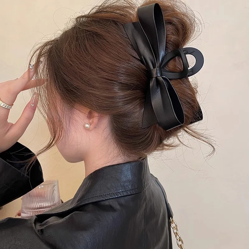 1 Stück Haarklaue aus Leder mit Schleife im koreanischen Stil, einfache Haarspange für Hochsteckfrisuren, Hai-Clip, modisches und elegantes neues Haar-Accessoire