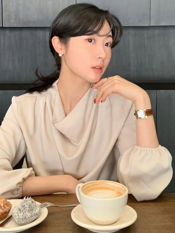 

Женская свободная атласная блузка-рубашка с воротником-стойкой в корейском стиле, из полиэфирного волокна, на молнии, для ранней весны...