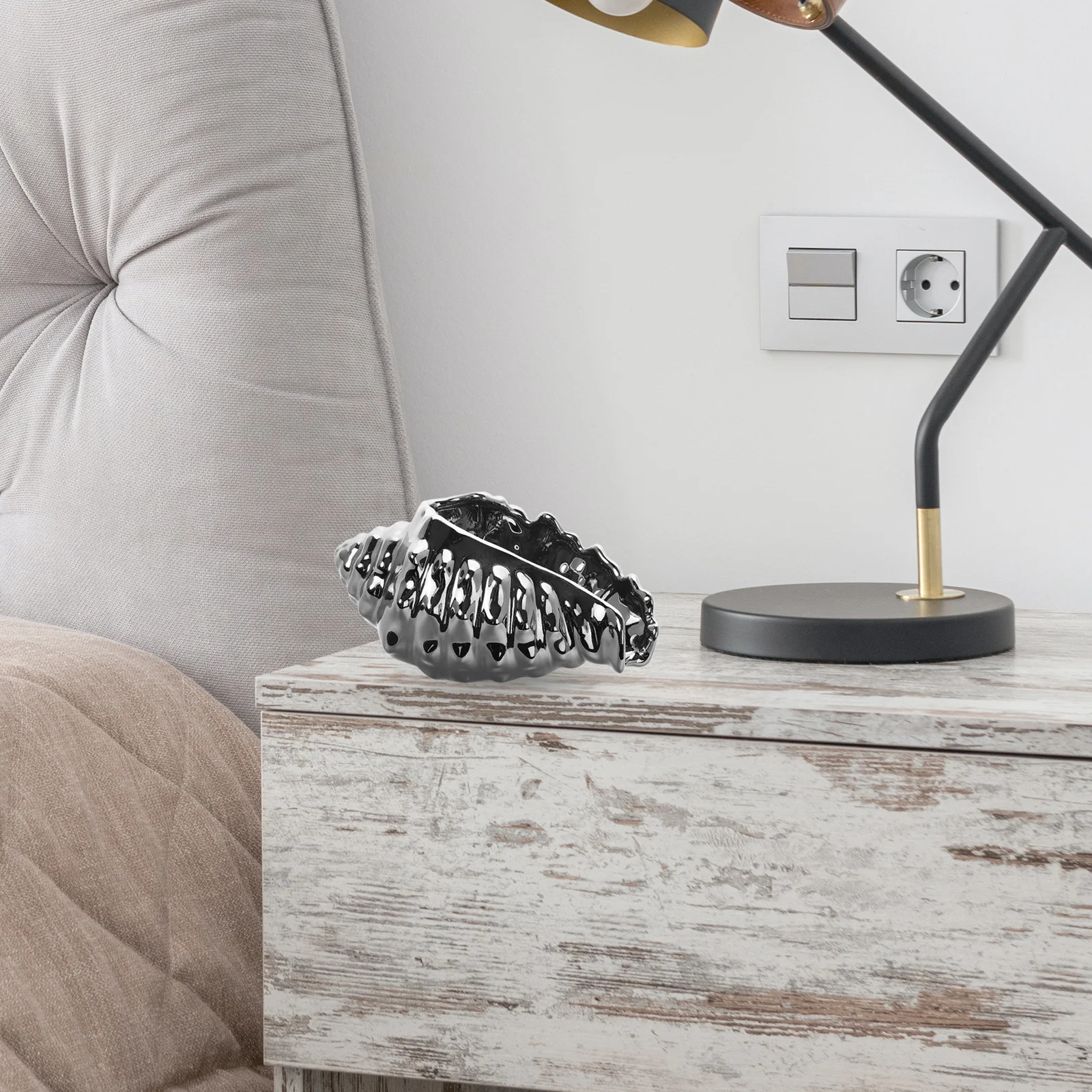 

Conch Shaped Jewelry Display Tray Ceramic Key Dish for Hallways Decorative Trinket Bowl Ring Holder Organizer Storage Compact