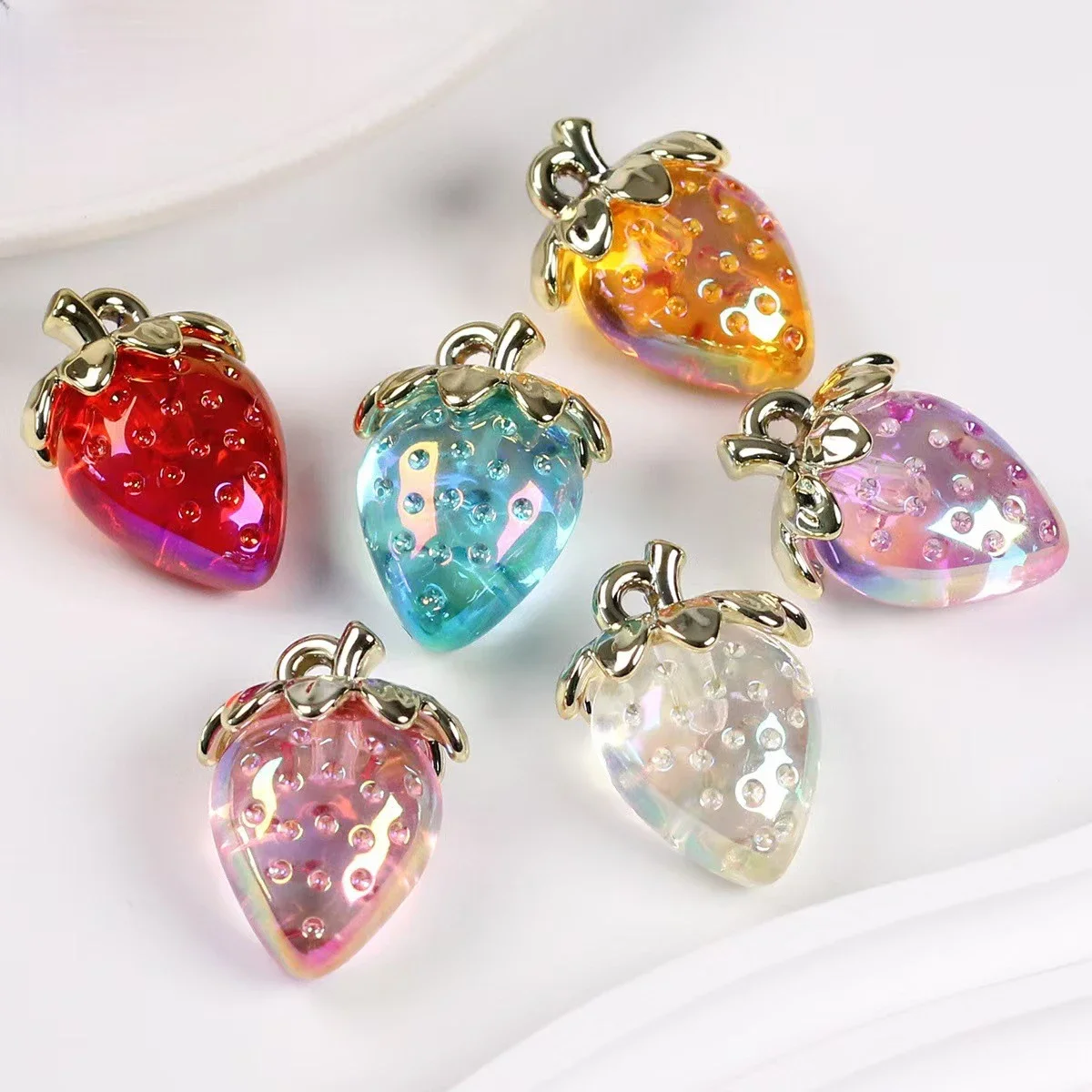 10Pcs Colorful Strawberry Acrylic Charms Iridescent Pendant Handmade Beads DIY Jewelry Garment Pendant Accessory