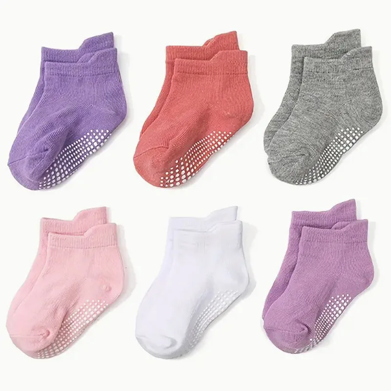 6 pairs of girls\' anti slip socks, adhesive point socks, and short socks with anti drop heel design at the back. Girls\' toddler