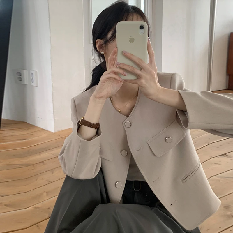 معطف أنيق للخريف قصير غير رسمي فضفاض بلون واحد بأكمام طويلة وياقة دائرية وزر واحد متعدد الاستخدامات ذو طراز أساسي للشابات