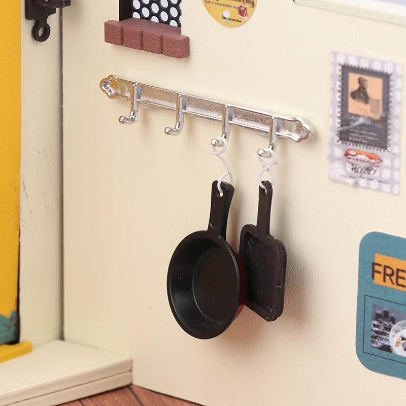 1 個 1/12 ドールハウス金属洋服ラック壁フックドールハウスミニチュア家具ドールハウスアクセサリーごっこ遊びおもちゃ