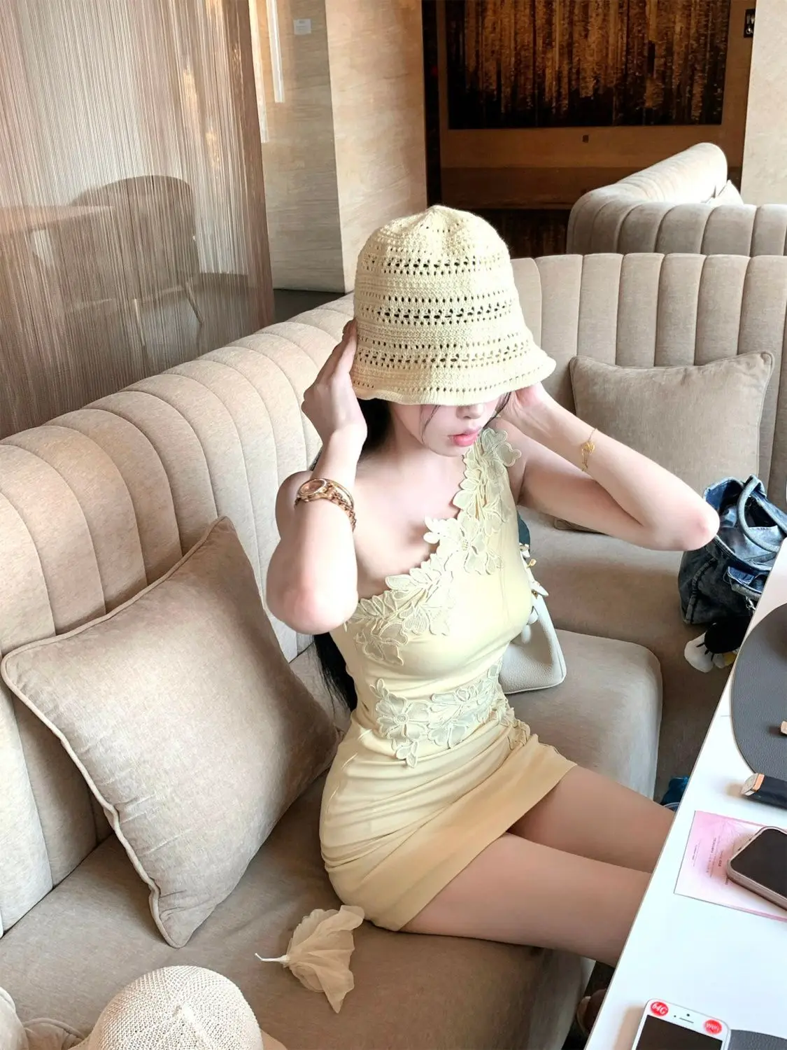 2025 nova elegância mini vestidos de luxo pesado amarelo bordado assimétrico ombro vestido verão elegante envoltório bodycon saias