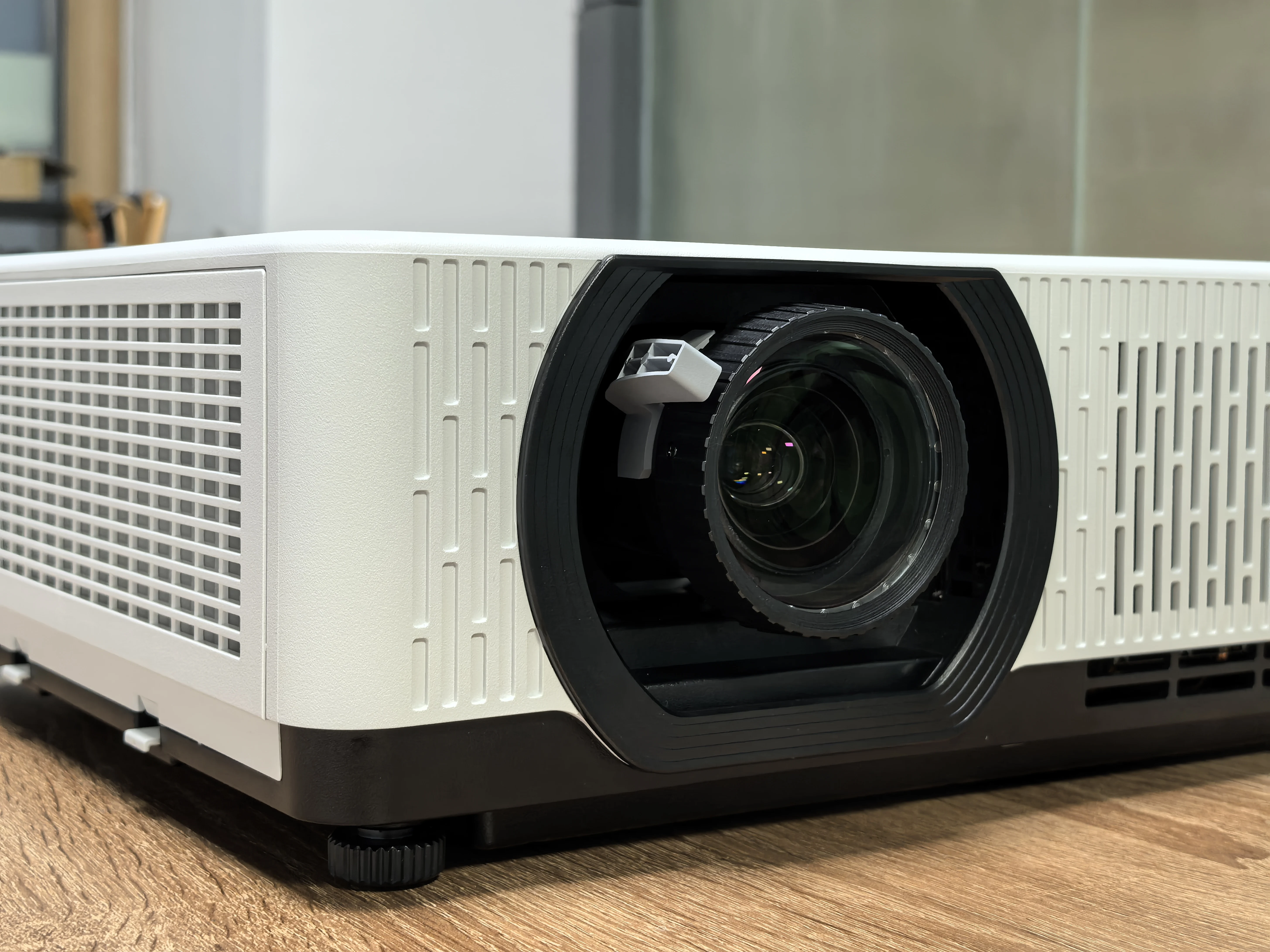 8200 Lumen High Brightness 3LCD Laser Projector WUXGA 1920*1200 3D Hologram Projector for Large Venue Immersive Projection