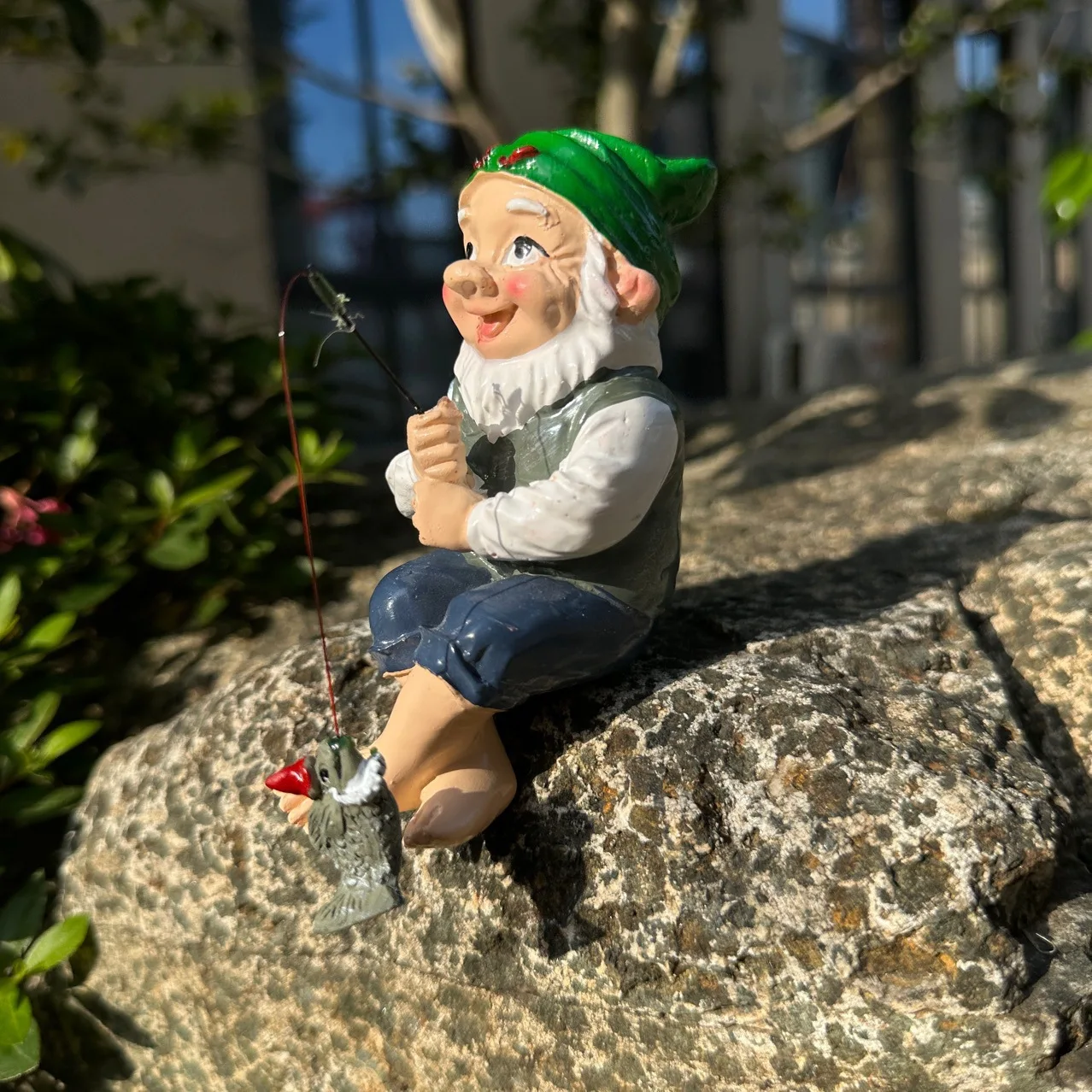 

Resin Fishing Old Man Figurine Cartoon Character Home Decor Desktop Ornament Collectible Statue