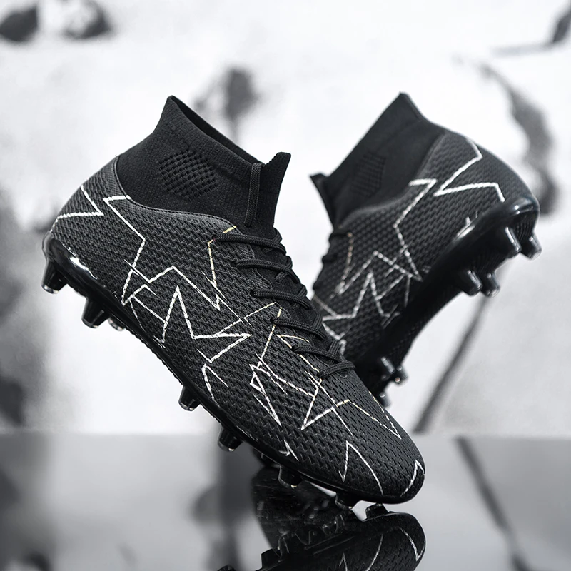 

A pair of youth four-season leather upper long-stud football shoes, wear-resistant high-top football shoes, sizes 35-47