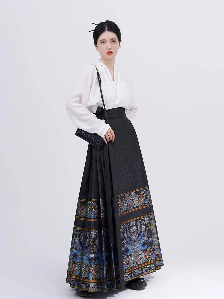 

Original Ming Dynas Sle Hanfu irt Top with Aircrt Sve And Embroidered Mountains And Rivers for Women