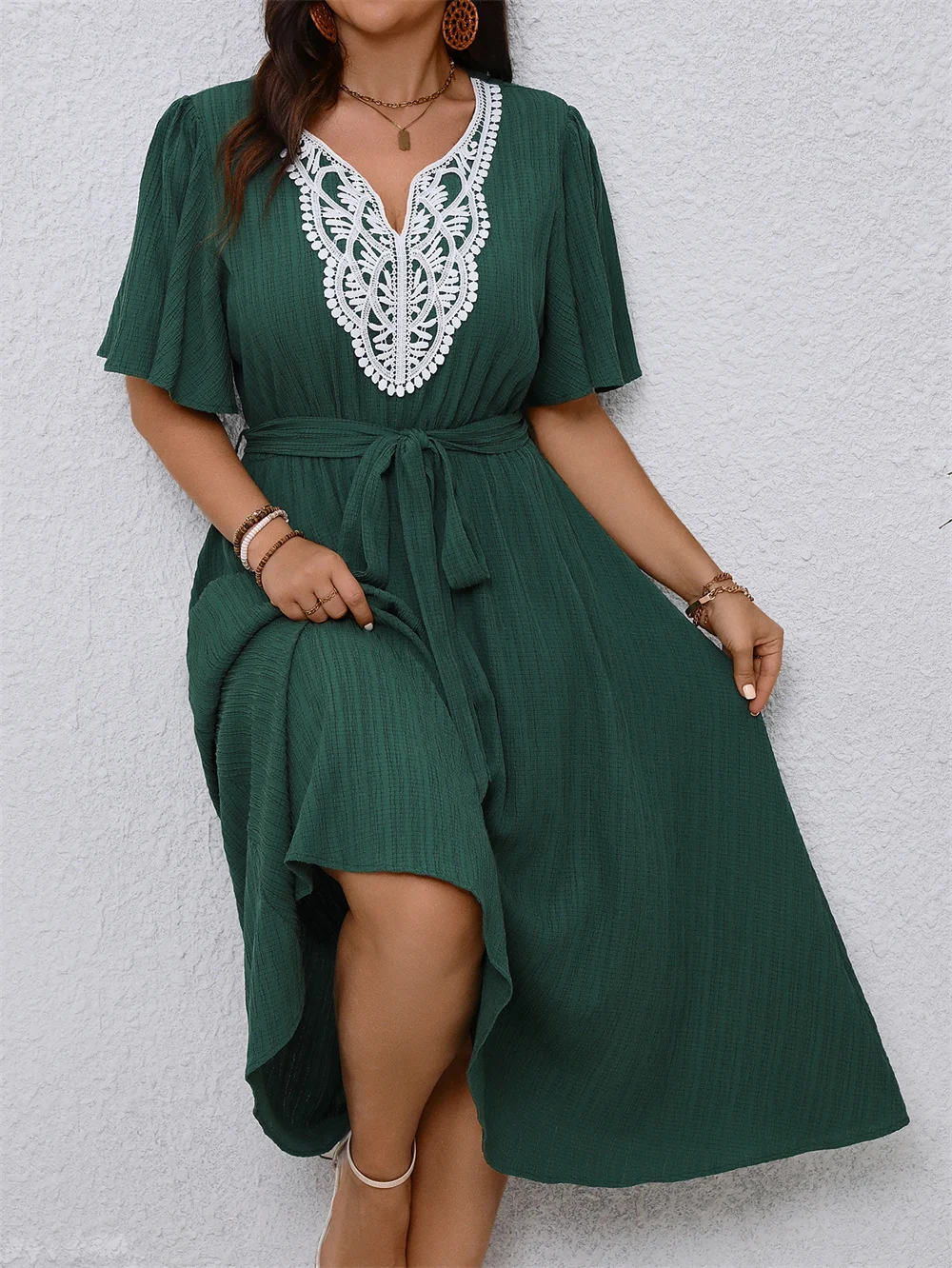 GIBSIE Plus Size V Neck Contrast Lace Belted Dress Women 2024 Summer Short Sleeve Solid A-line Eleganckie długie sukienki damskie