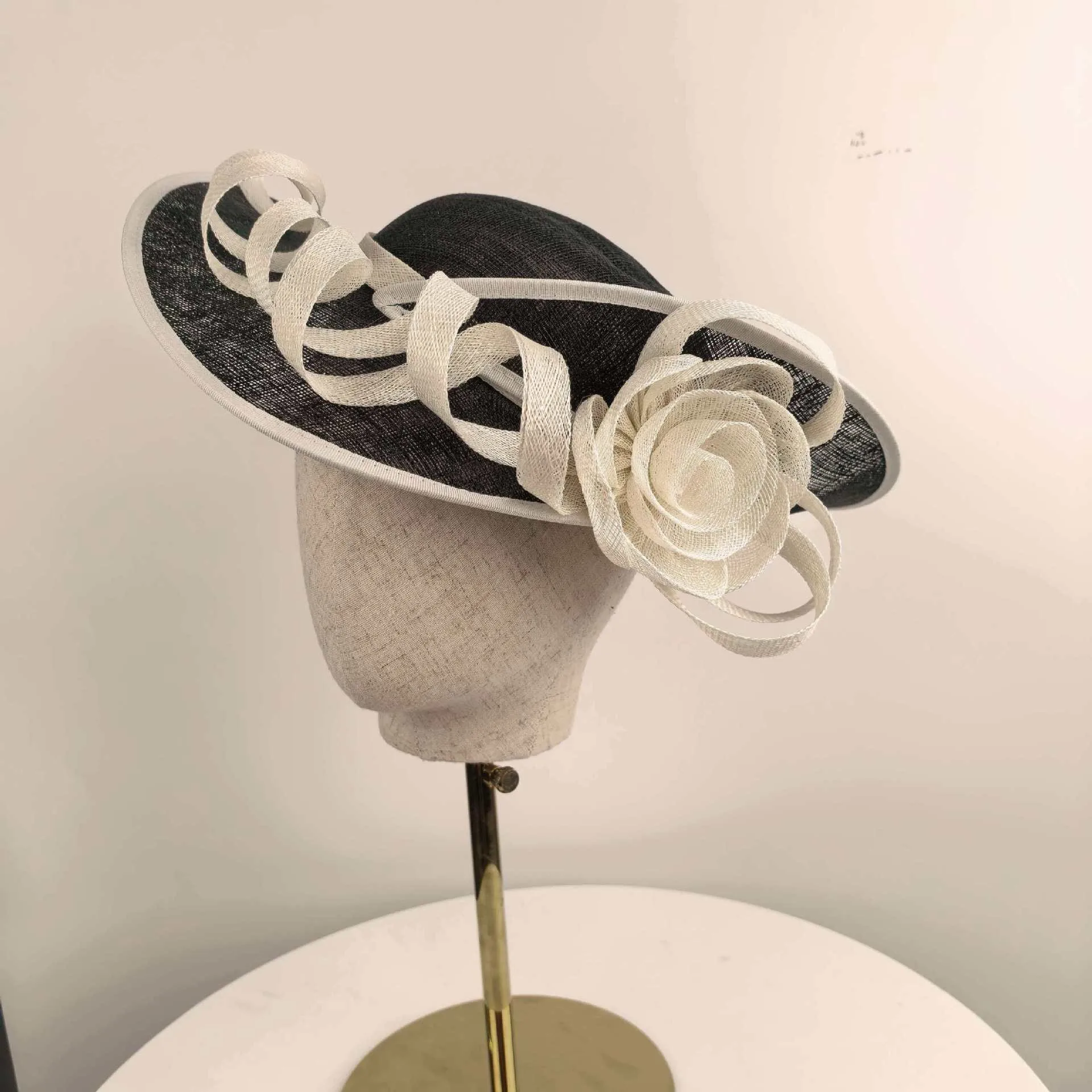 Fascinating Kentucky Big Hat Ladies Tea Party Wedding Summer Organza Hat Women Flower Large Wide Brim Fashion Vintage Fedora