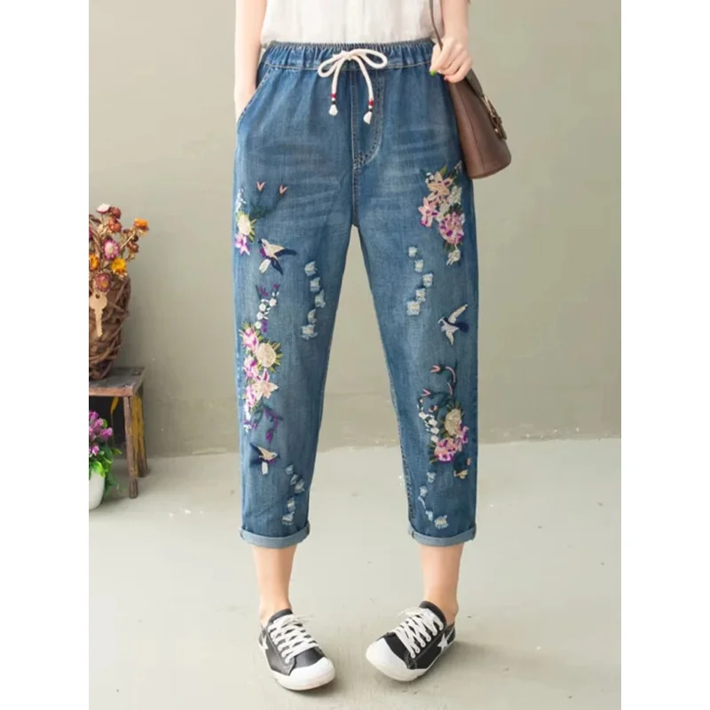 女性の夏のヴィンテージ花柄ルーズデニムパンツ - 穴付き中国風カジュアルリップドジーンズ、伸縮性ハーレムパンツ