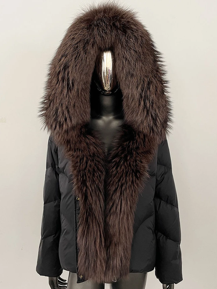 เสื้อแจ็คเก็ตฤดูหนาวปี 2025 สำหรับผู้หญิง ขนสุนัขจิ้งจอกแท้ ปกคอแบบมีฮู้ด ทรงสั้น หนา อุ่น สวมใส่สบาย  เสื้อโค้ทขนเป็ดสีขาว