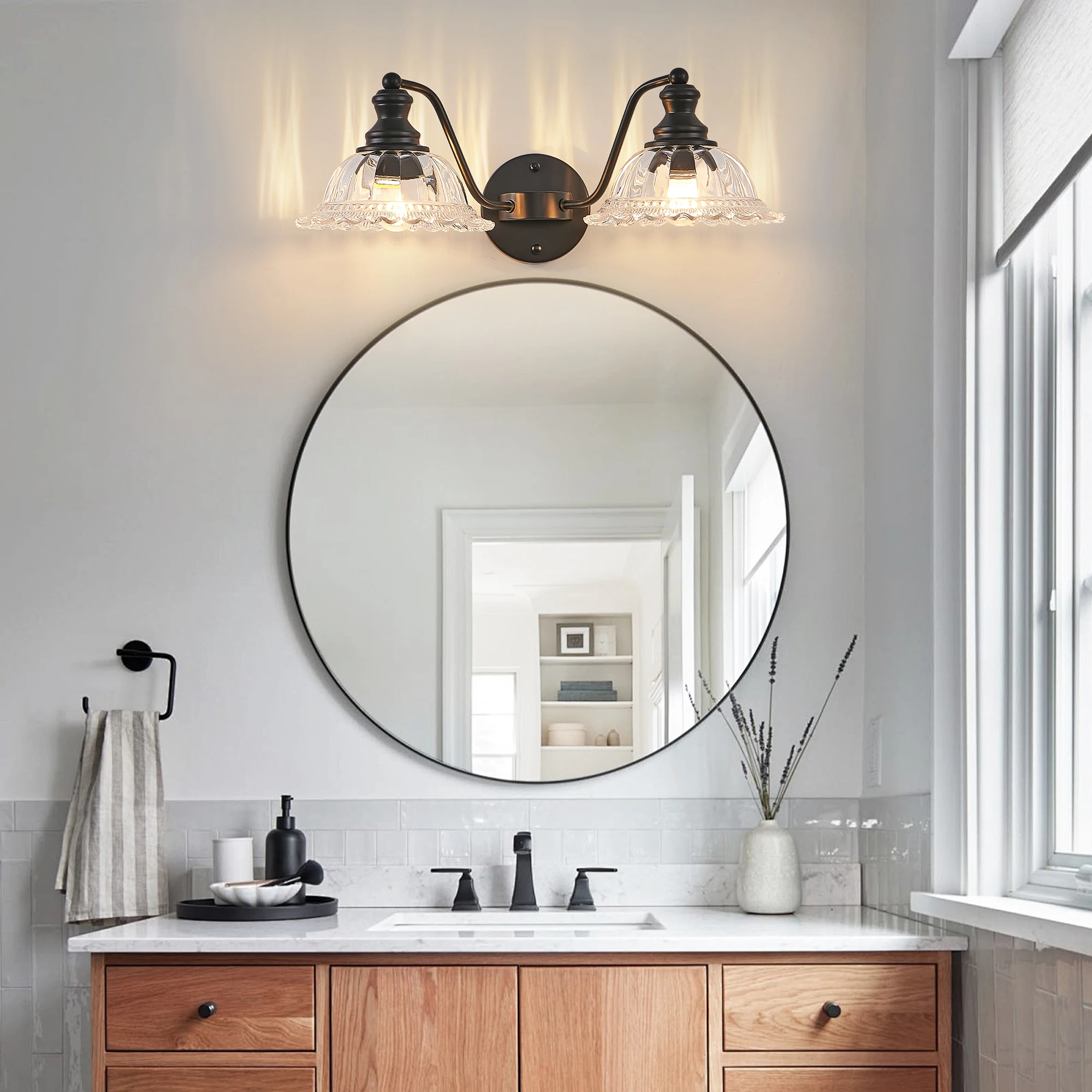 Arandela de parede de banheiro vintage de 2 luzes de 20 polegadas, elegante abajur de metal preto e vidro luminária de vaidade (sem lâmpada)