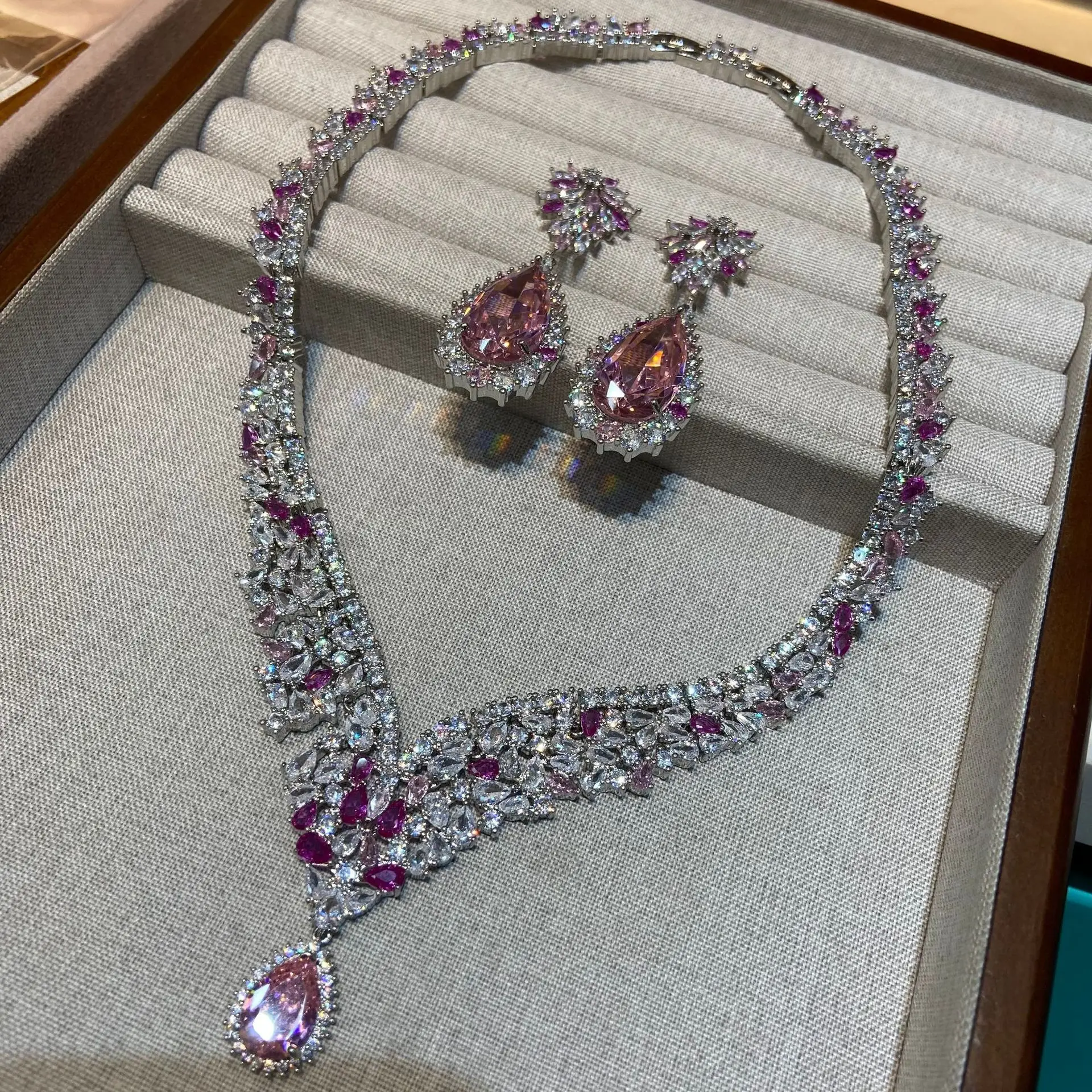 

Свадебное колье и серьги, позолота с цирконом, аксессуары для праздничного платья.