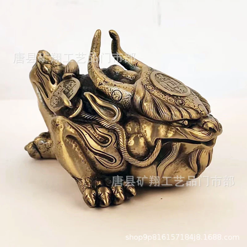 Vintage Three-Legged Golden Toad Brass Ornament for Home Living Room, Office, and Car Interior Decoration