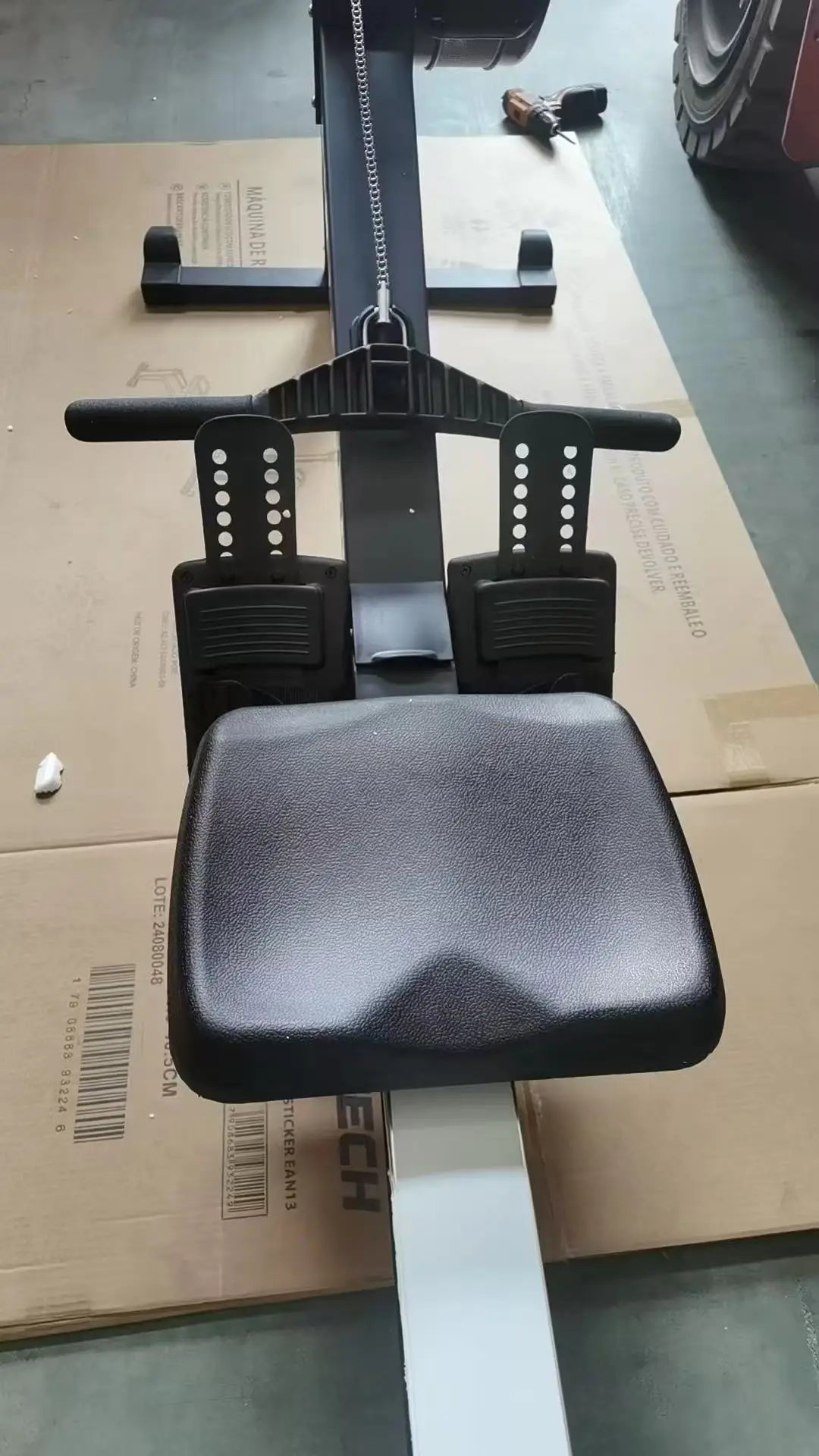 

Новое коммерческое оборудование для тренажерных залов: гребной тренажер-эргометр с воздушным сопротивлением для любителей фитнеса