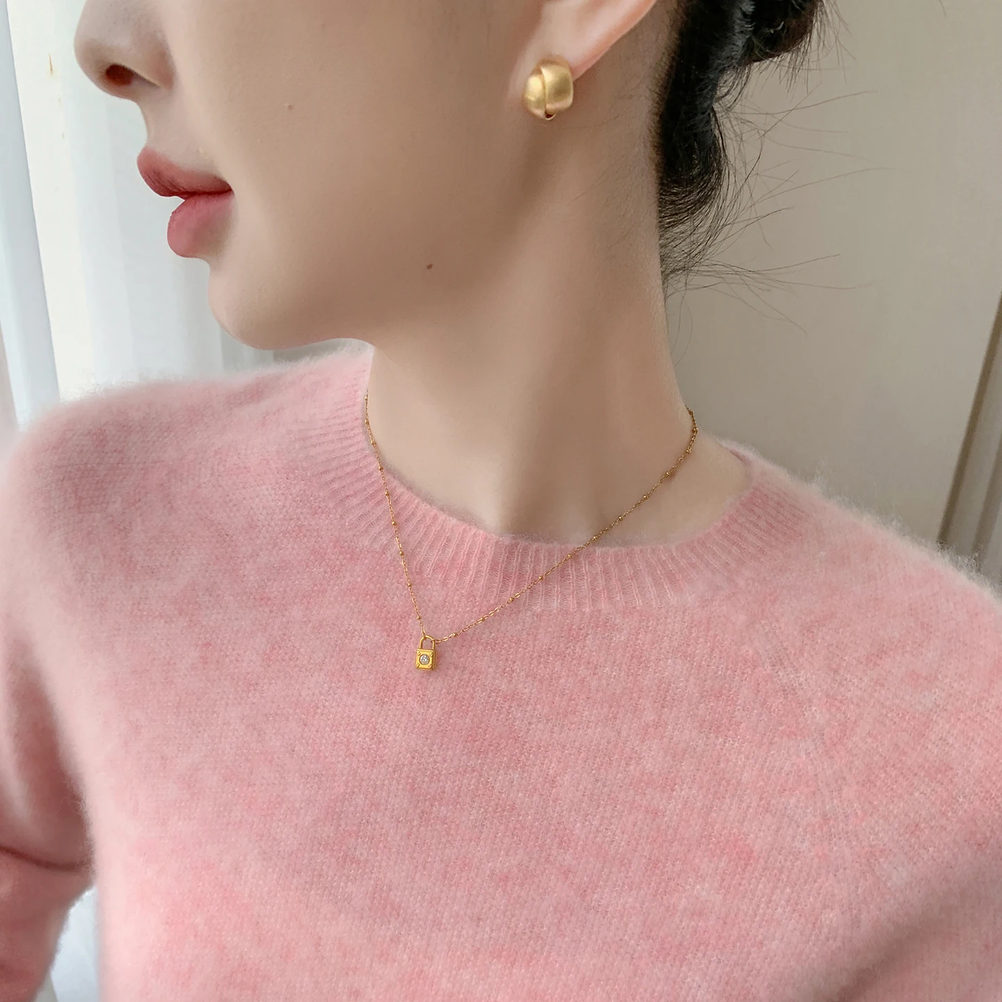 

Свитер из 100% чистого кашемира, женский вязаный пуловер с круглым вырезом, модные теплые топы с длинными рукавами, осень-зима 2025 г., женская одежда