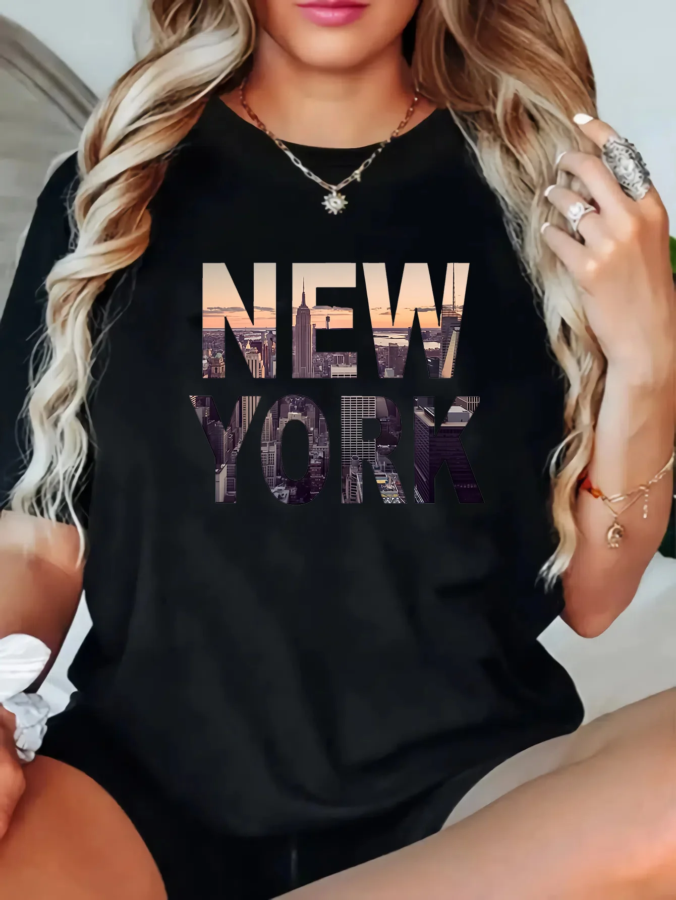 

Plus - Size Black Round Neck T - Shirt with 'NEW YORK' Cityscape Print: Urban - inspired and Stylish