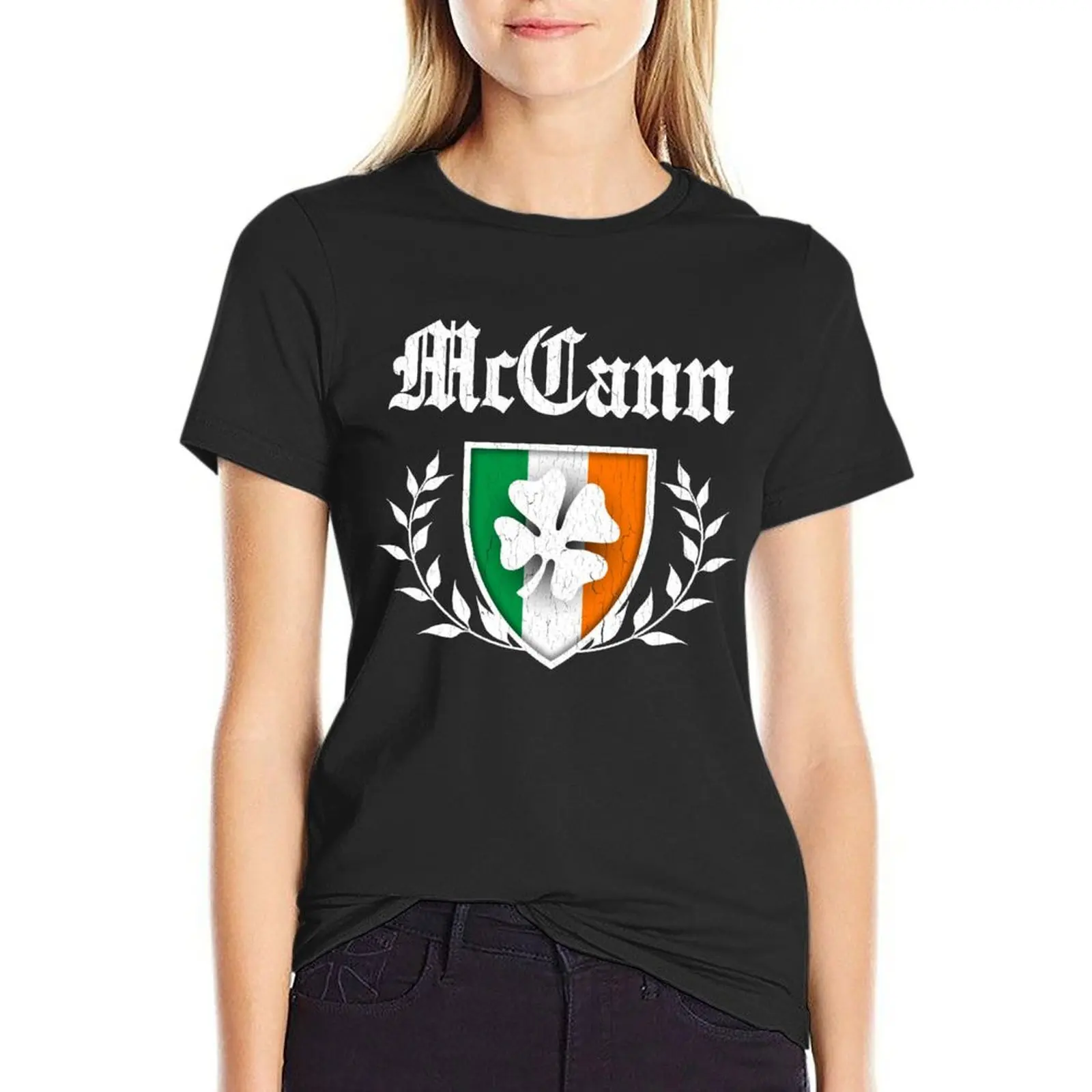 Camiseta McCann Family Shamrock Crest Vintage angustiado, camisa Animal Print para meninas, tops para mulheres, camisas de gato