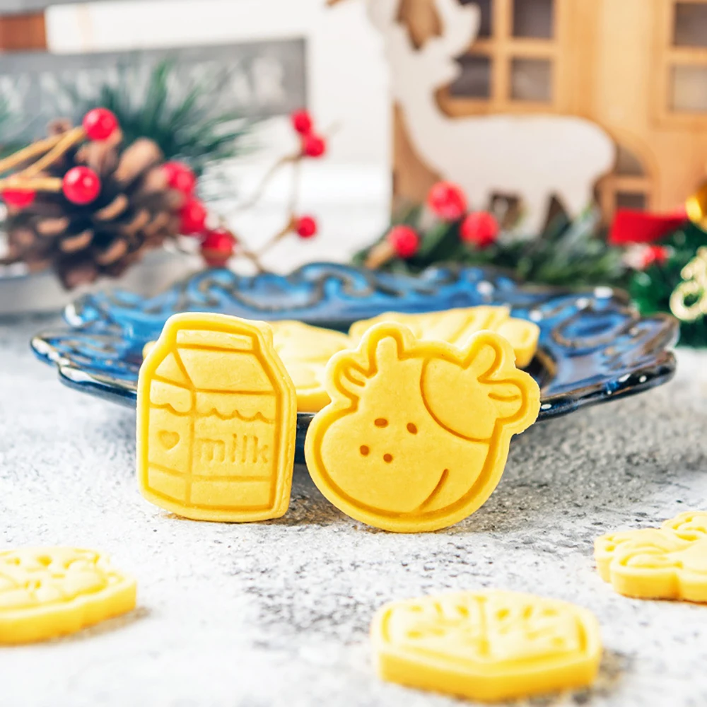 Cute Christmas Santa Snowman Cookie Cutters Cartoon Biscuit Mold Cookie Cake Decoratiing Stamp Kitchen Baking Cookie Tools