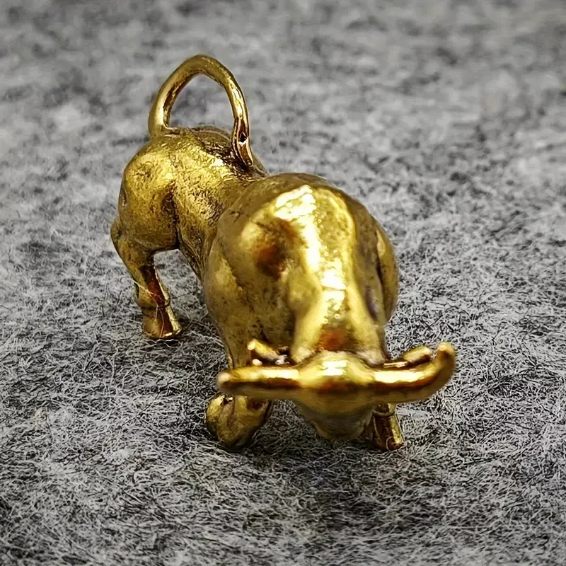 Miniatur-Metallskulptur im Vintage-Stil mit 3D-Stierkampf – perfekt für Heim- und Bürodekoration, Schlüsselanhänger-Charm oder Sammlergeschenk – Detail 2