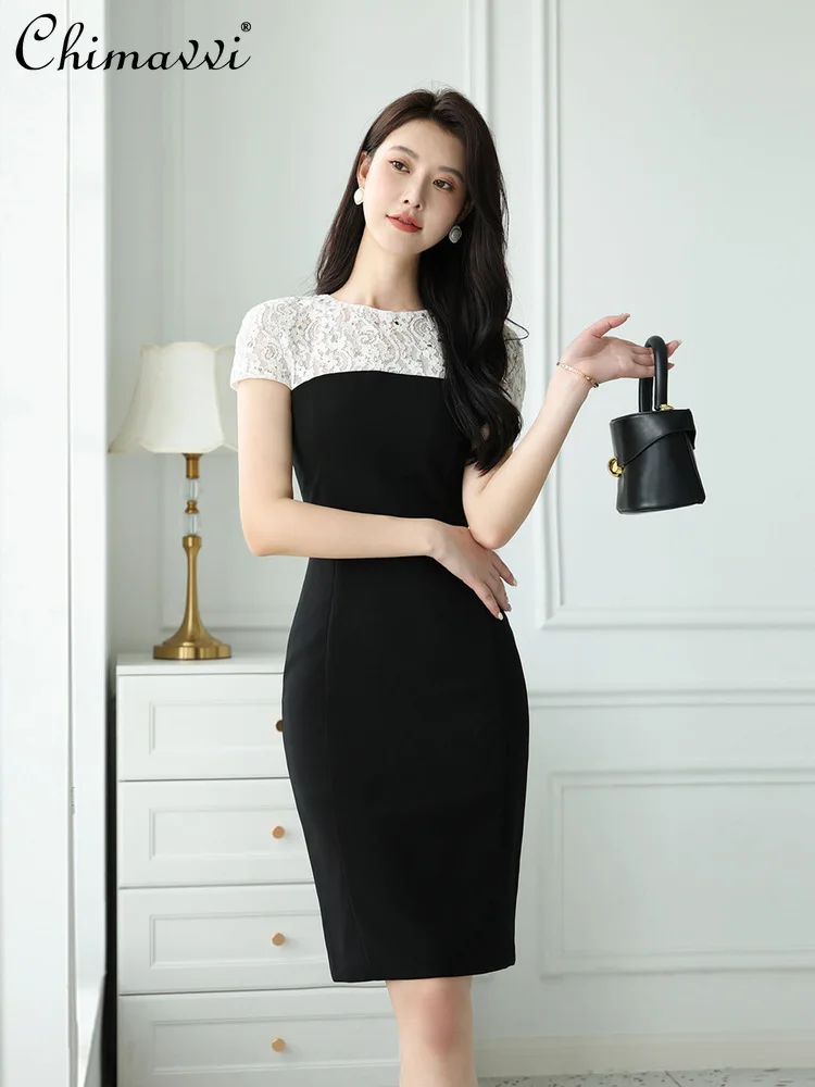 فستان أسود فاخر على طراز هيبورن الفرنسي الأنيق برقبة دائرية ومرقعة من الدانتيل وأكمام قصيرة وخصر عالٍ فستان ضيق مناسب للنساء