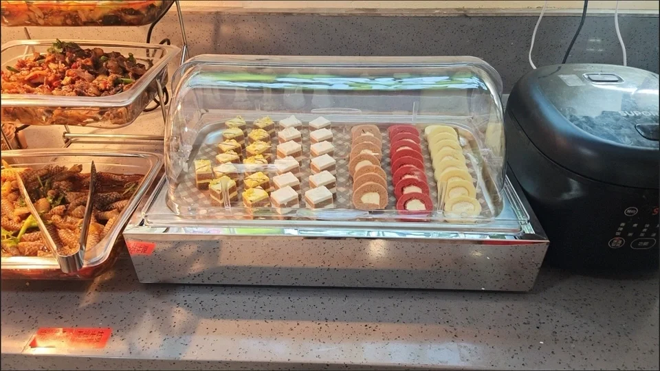 Commercial Chilled Food Display Table, Refrigerated Seafood Buffet Counter Fresh-Keeping Ice Table for Hotel Catering Restaurant