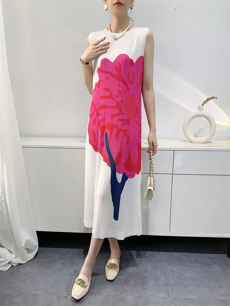 Abito con stampa plissettata Miyake 2025 Primavera ed estate Abiti eleganti senza maniche con temperamento a fiori grandi di media lunghezza