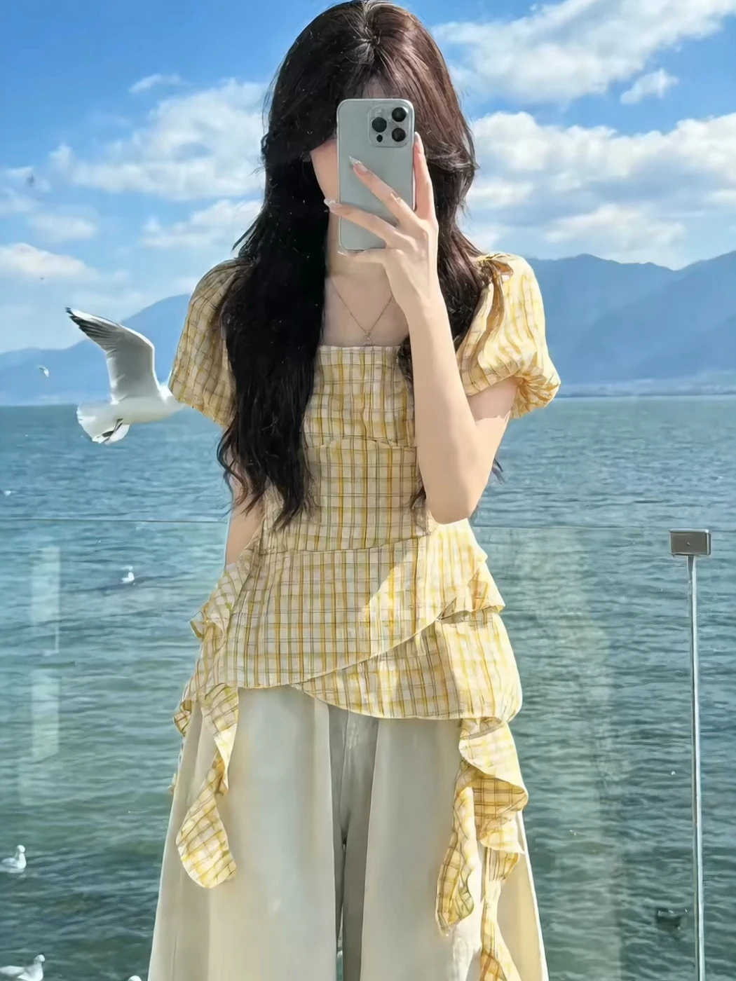 

Chic Yellow Plaid Short Sleeve Shirt Women's Summer Design Sensation Lace Hem French Style Waist-Cinching Bubble Sleeve Shirt