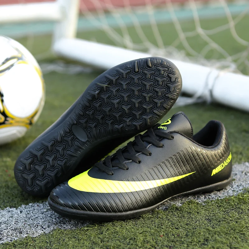 

Professional Soccer Boots for Men Women Quality Fashion Trainers Teenager Lightweight Futsal Sneakers high-quality Seamless