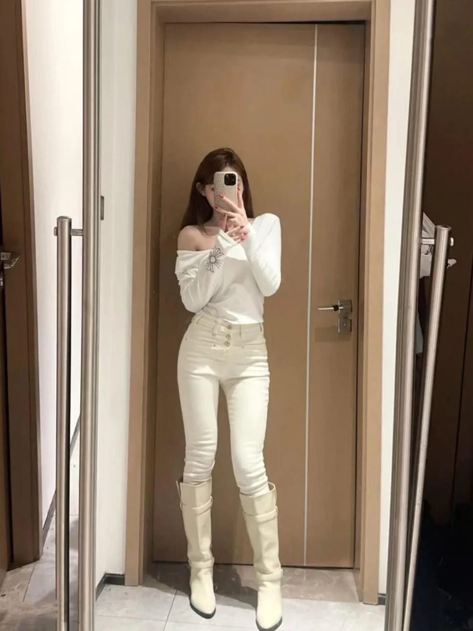 

Белые женские джинсы с высокой талией, на флисовой подкладке, с пуговицами, утягивающие, эластичные, расклешенные, модные, весна-осень, хлопок