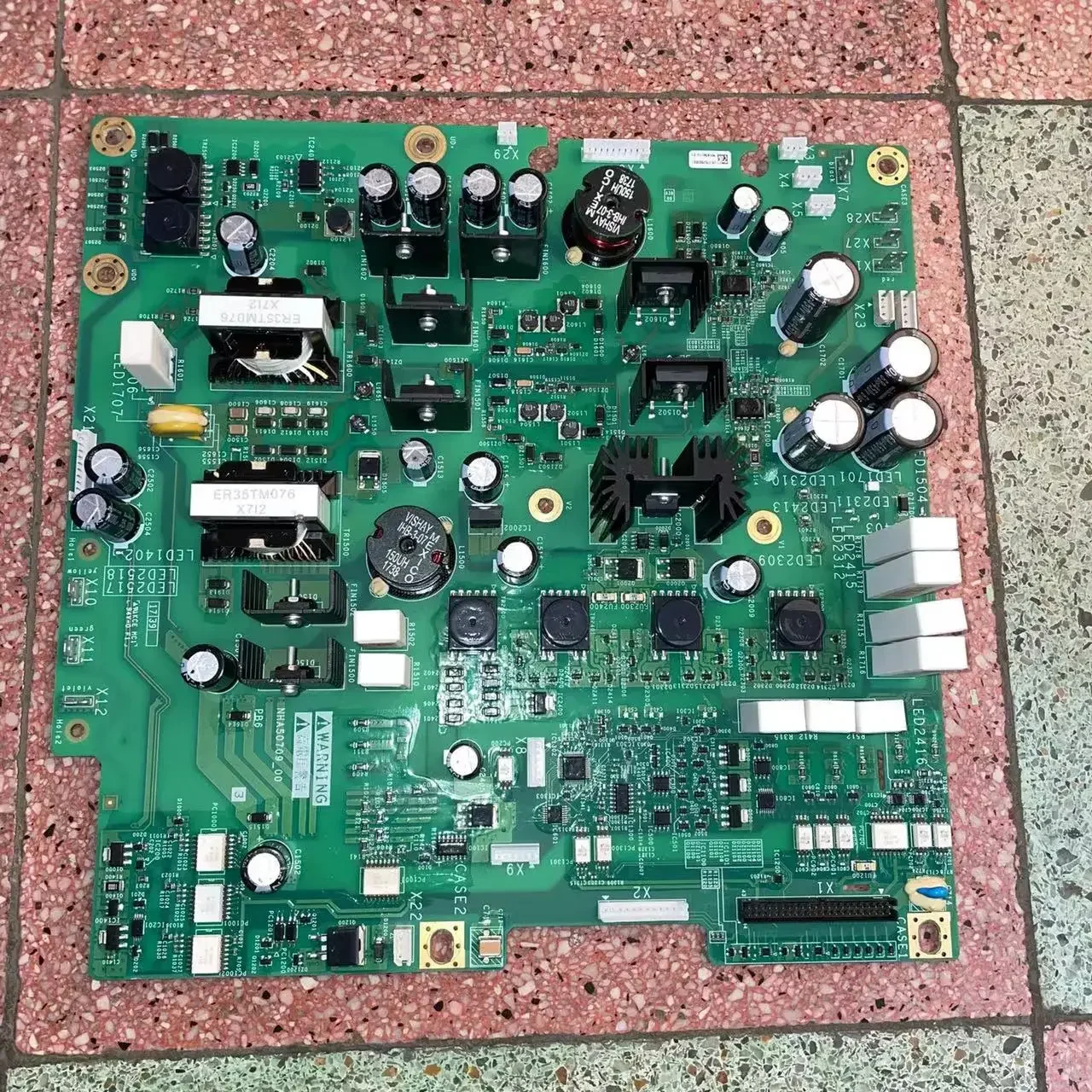 آلة التفكيك الأصلية 90% جديد NHA50709-01-00 العاكس ATV610-630-930-110-132-160KW لوحة الطاقة