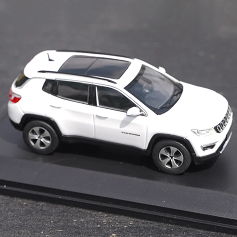 1:43 Scale Diecast Alloy JEEP COMPASS Off-road Vehicle Cars Toys Cars Model Classics Adult Souvenir Collectibles Gifts Display