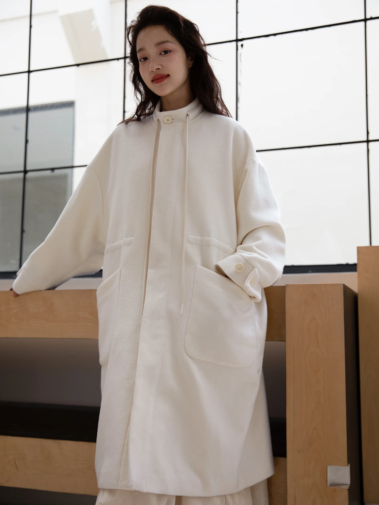 

Pure Wool Long Jaet in White with Vintage Walnut Flower Ele Commute Sle Zipper Closure Straight Cut for Young ...