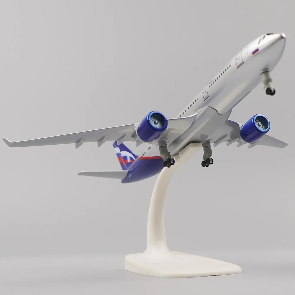 Model pesawat logam 20cm 1:400 Rusia A330 bahan paduan replika logam dengan ornamen roda gigi pendaratan hadiah mainan anak laki-laki