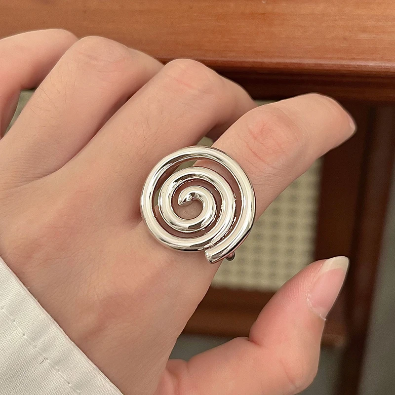 European and American Fashion Metal Spiral Rings for Men and Women Personalized Silver Color High-End Women's Hand Accessories