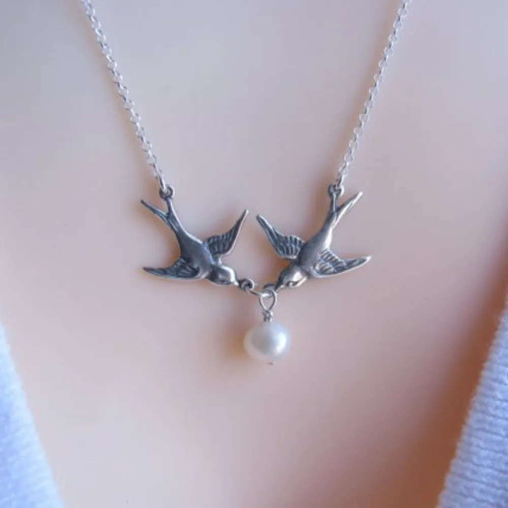 Exquisite Cute Sliver Color Flying Swallows Bird Pearl Pendant Necklace for Women Animal Collar Chain Trendy Jewelry Accessories