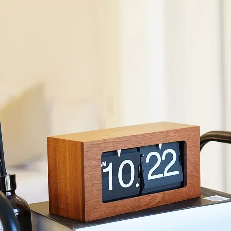 

Wooden Flipping Clock for Modern Home and Office Decor High-End Machinery Flip Clock Elegant Desktop Timepiece