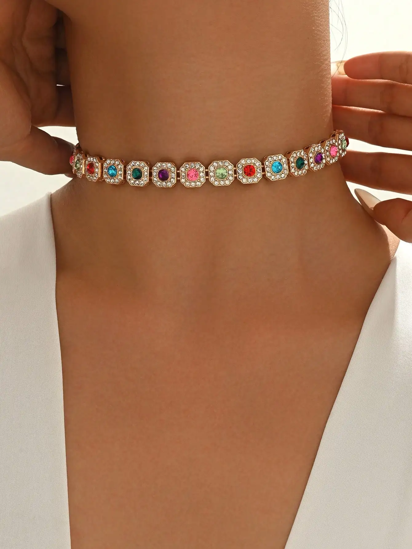 

Fashionable Luxury Party Style Gold Plated Diamond Embedded Square Color Gemstone Necklace for Ladies Dinner Date Party Attentio