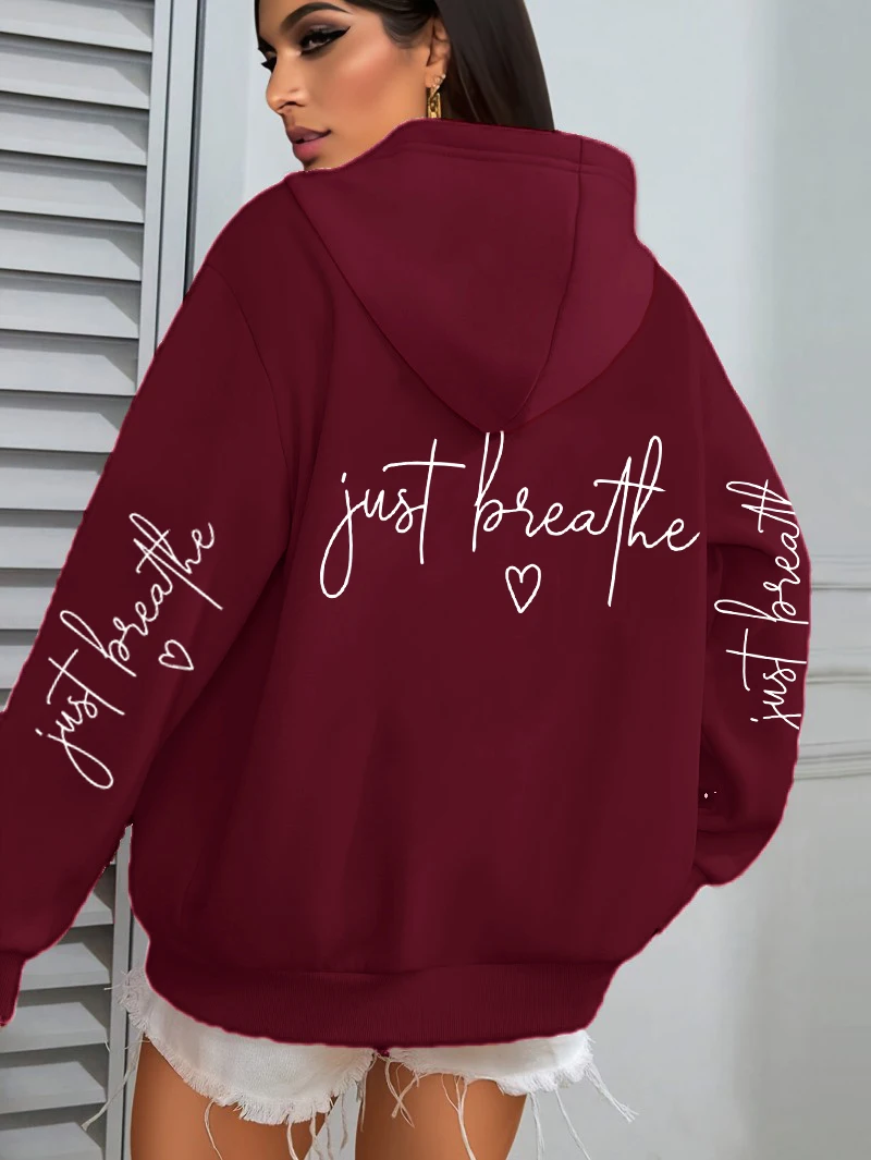 เสื้อฮู้ดผู้หญิงพิมพ์ลาย Just Breathe Love Art Letter สวมใส่ได้กับทุกชุด ผ้าฟลีซ มีกระเป๋า สไตล์ฮิปฮอป เสื้อฮู้ดฤดูใบไม้ร่วง เสื้อผ้าผู้หญิงแนวสตรีท