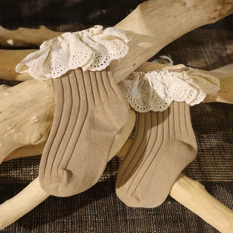 גרבי פרחים מתחרה לילדות קטנות